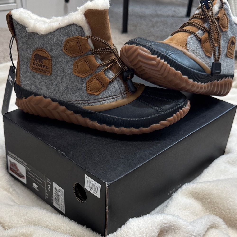 Sorel Black and Brown Winter Boots
